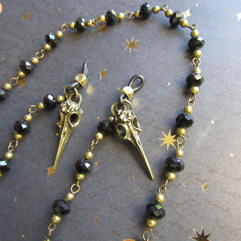 Gothic Ornate Raven Statement  - Sunglass Retainer Cord reseña y precio